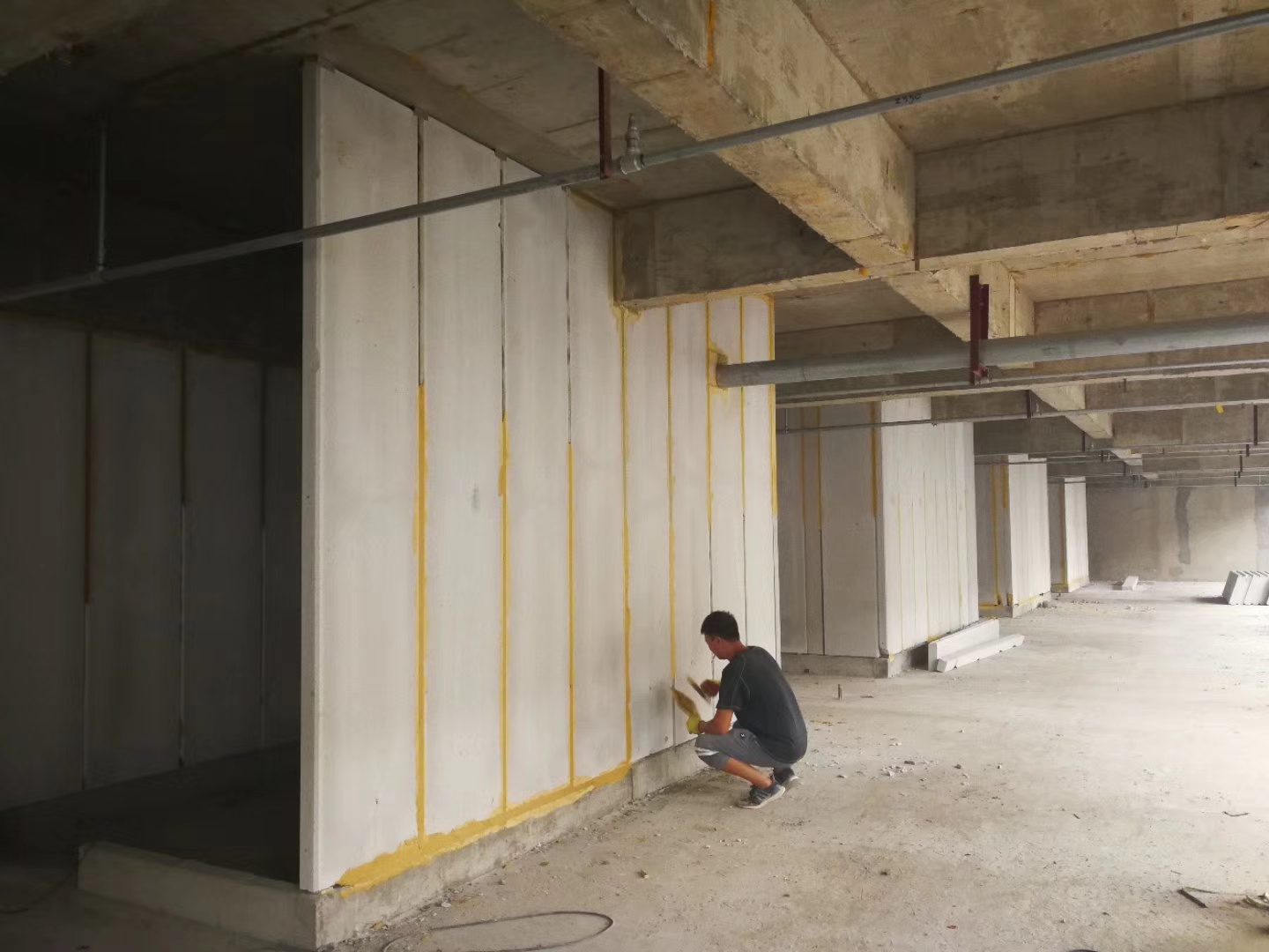 宛城无机发泡轻骨料混凝土隔墙板施工技术性能研究